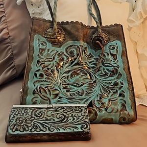 Patricia Nash large purse a matching wallet great condition